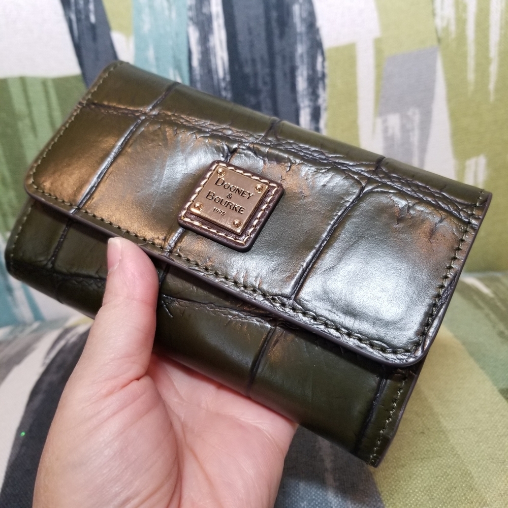 Dooney & Bourke Denison Flap Wallet In Olive Croco Effect Trifold Wallet - Picture 12 of 14
